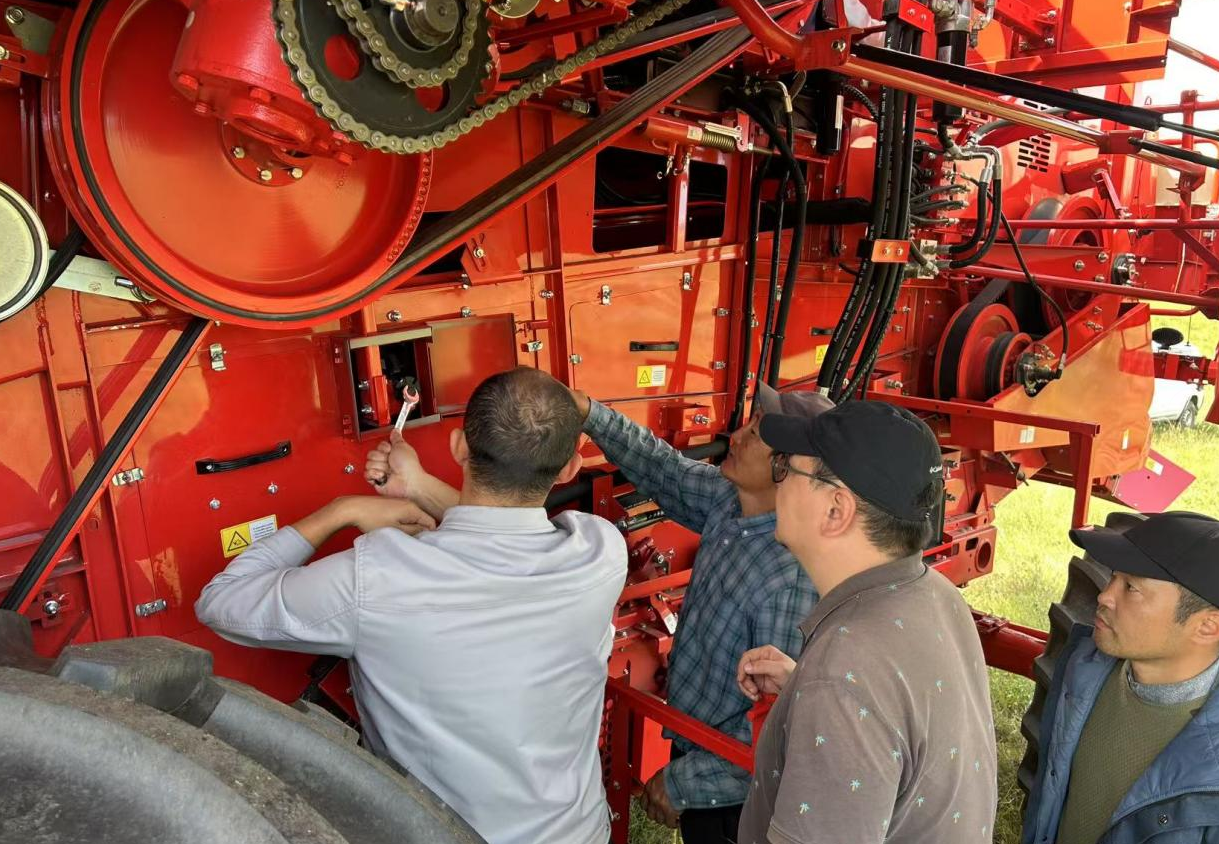 LOVOL Overseas Service Safeguards Mongolian Harvest